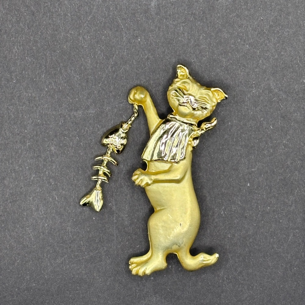 Gold Cat Brooch with Fishbone Design